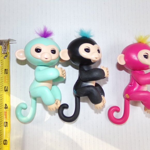 3 Fingerlings Monkeys Interactive Work Pink Black Green - Picture 3 of 13